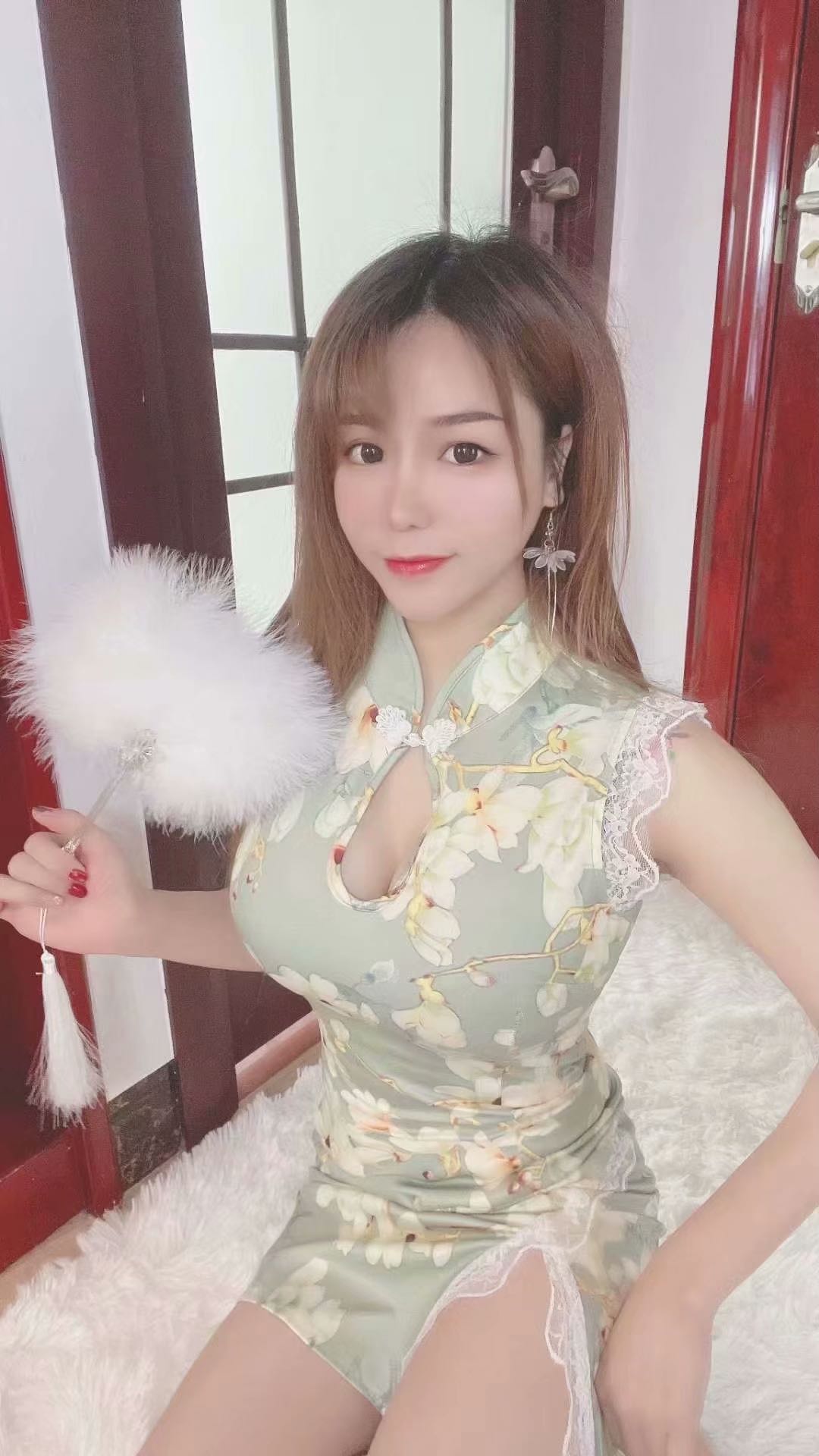 玩得花的漂亮大胸妹妹